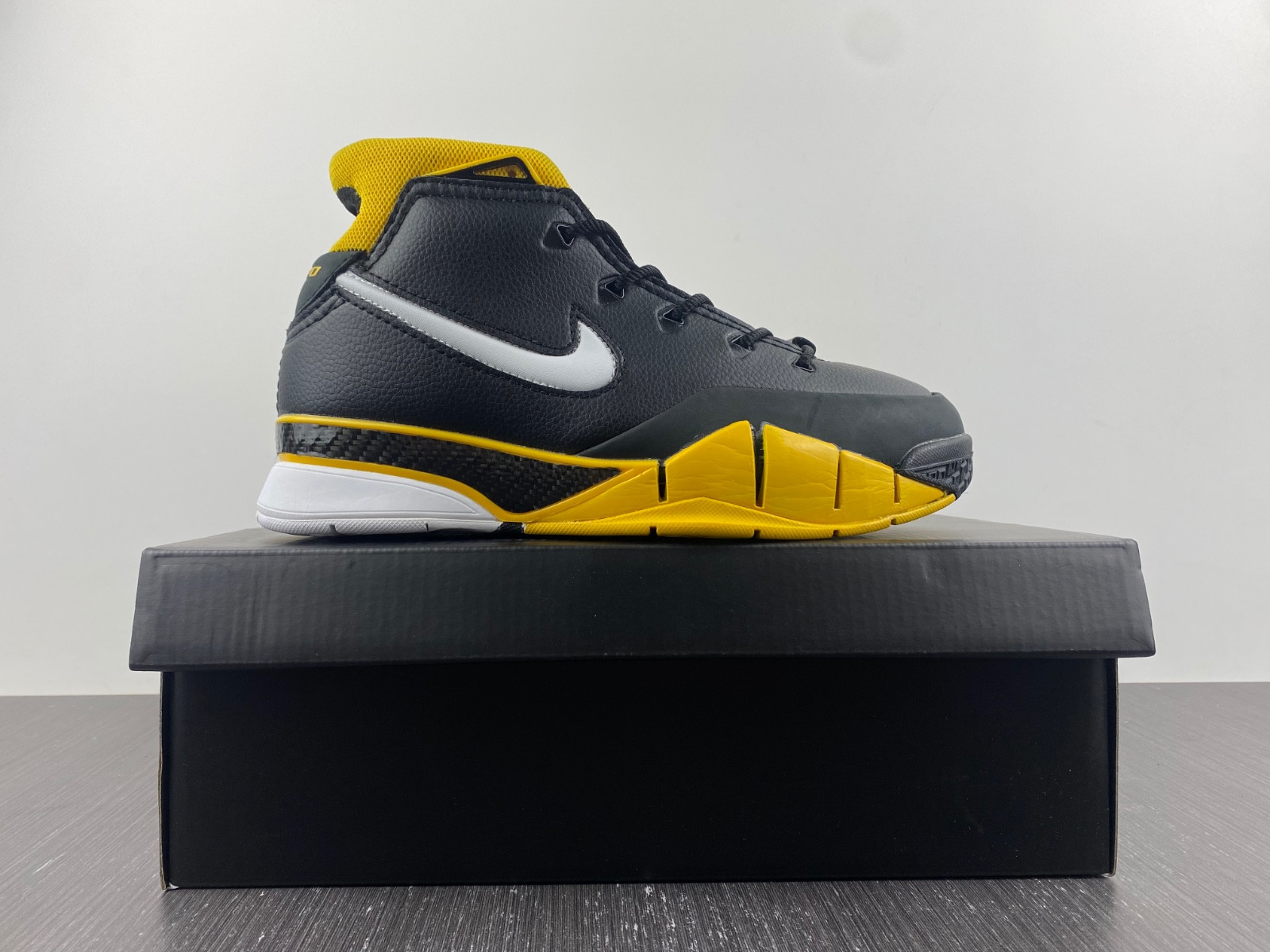 nike zoom kobe 1 protro