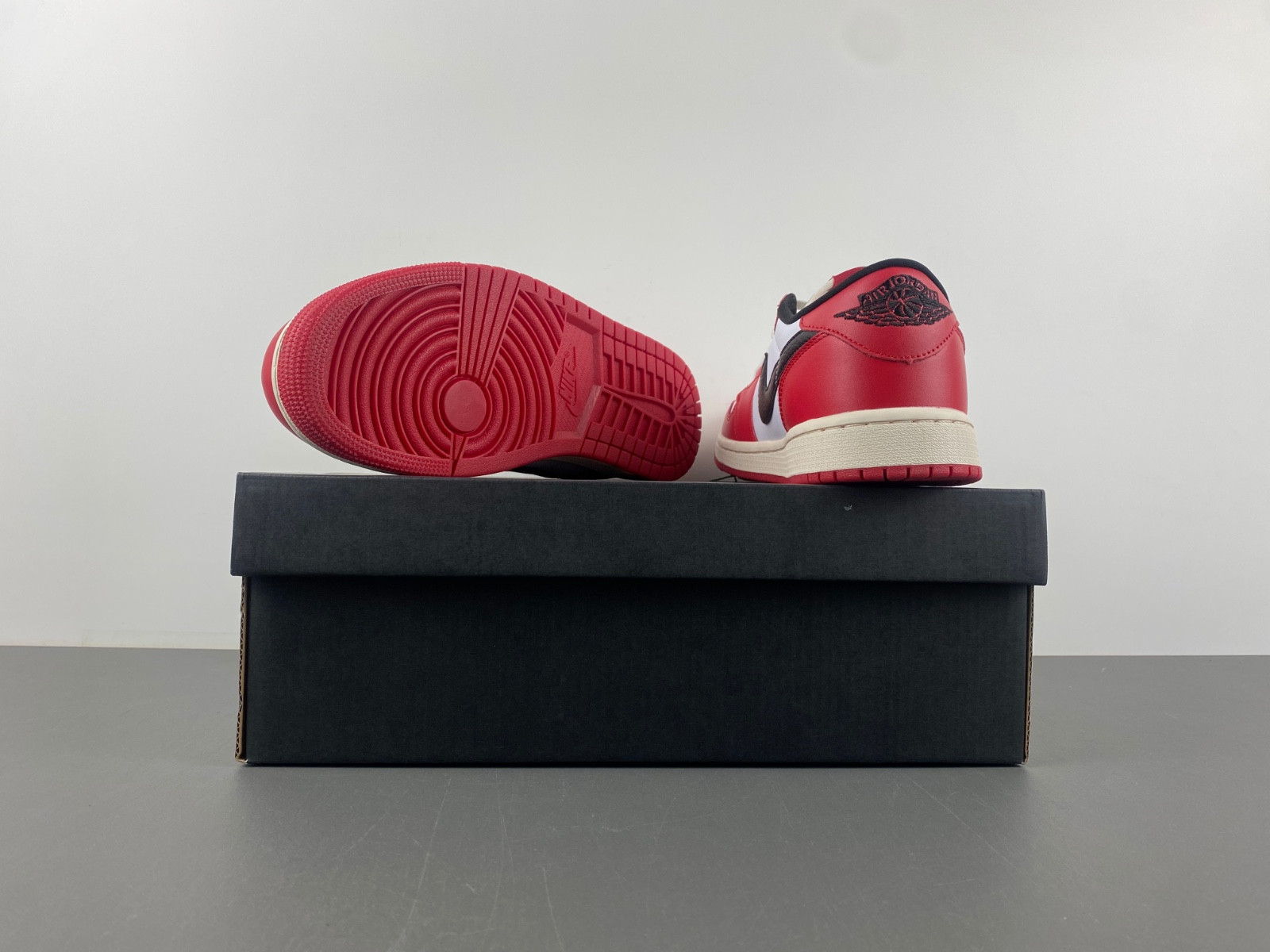 Air Jordan 1 Low OG “Chicago” HQ6998-600