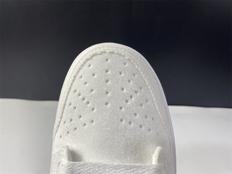 dover street market x nike sb dunk low dh2686-100