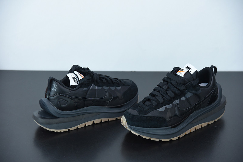 nike vaporwaffle sacai