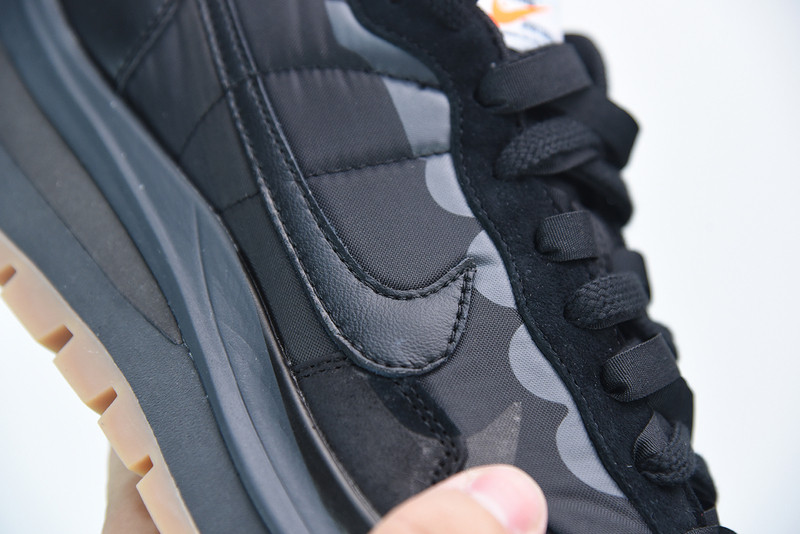 nike vaporwaffle sacai