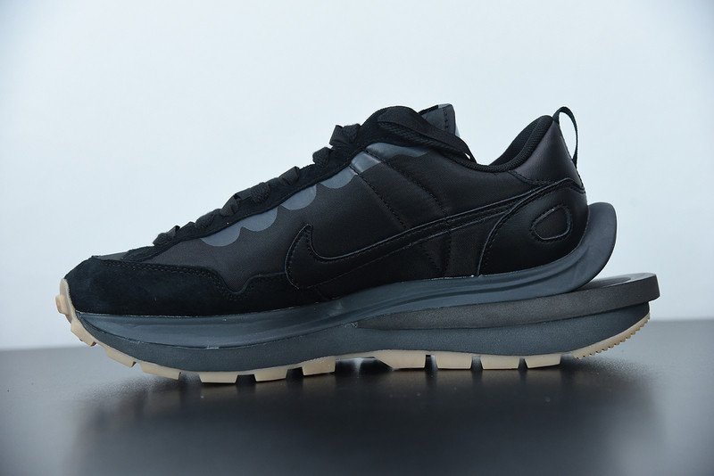 nike vaporwaffle sacai