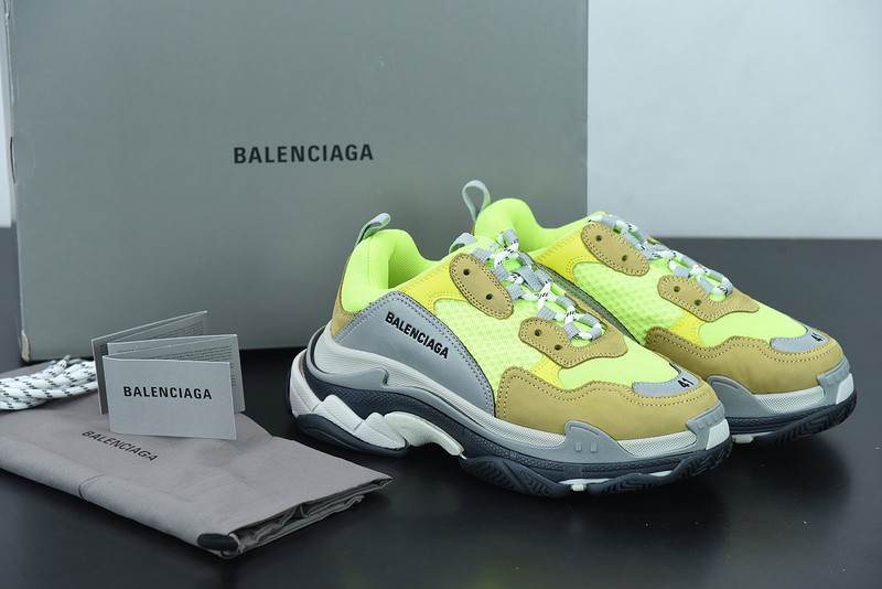 bc triple s trainer 536737 w09o3 1801