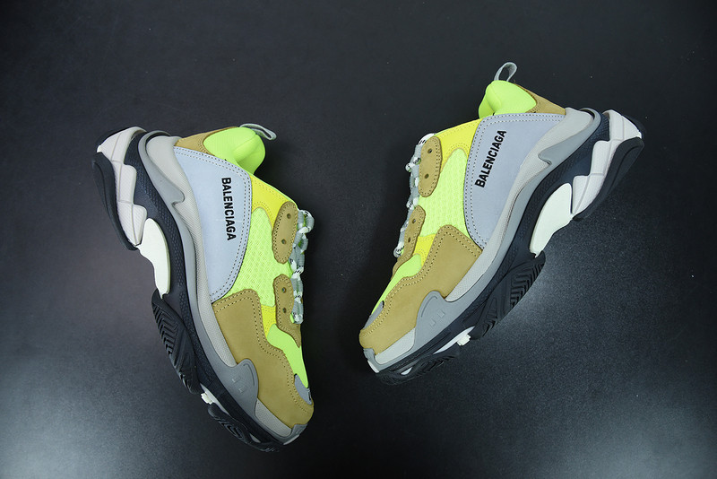 bc triple s trainer 536737 w09o3 1801