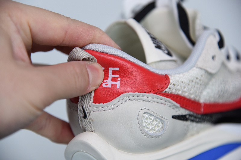 nike sacai x vaporwaffle