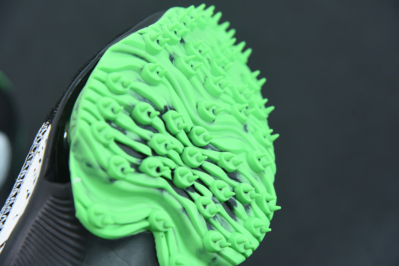 of x air zoom tempo next%