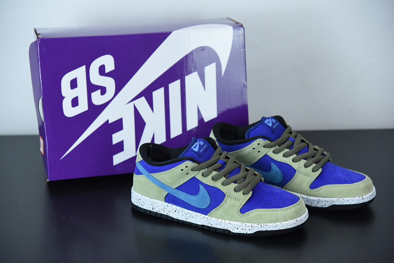 nike sb dunk low “celadon” bq6817-301