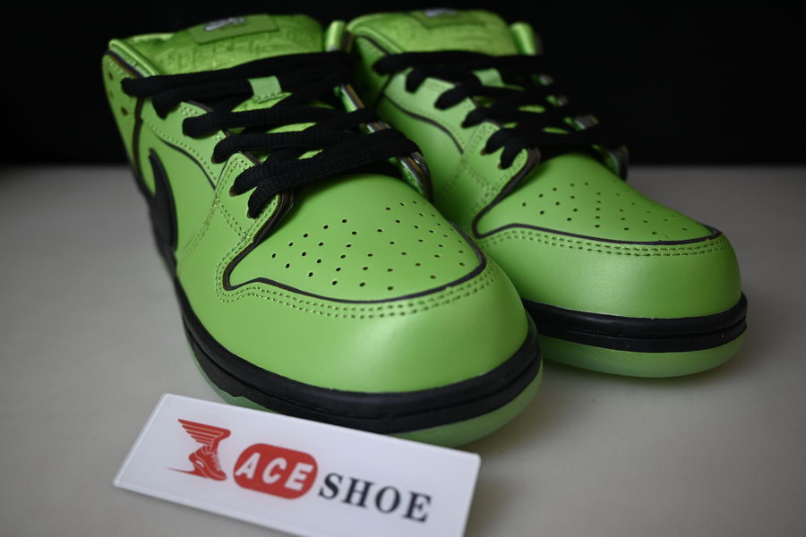 the powerpuff girls x dunk low pro sb qs