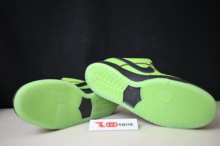 the powerpuff girls x dunk low pro sb qs