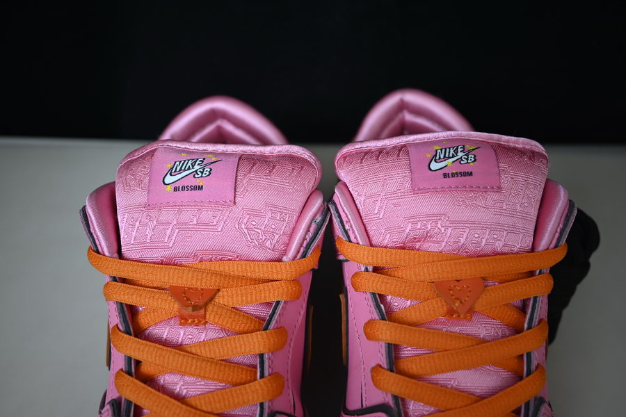 the powerpuff girls x nike sb dunk low “blossom” fd2631-600