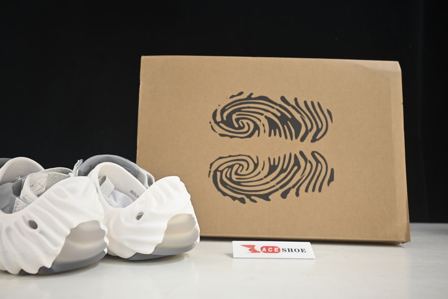 Cr*0*s pollex clog by salehe bembury spackle almost white