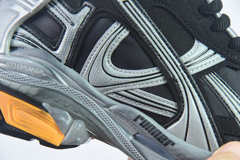 Ba*len*cia*ga runner sneaker