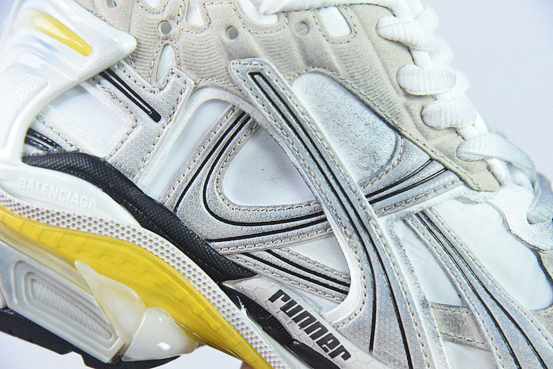 Ba*len*cia*ga runner sneaker dirty