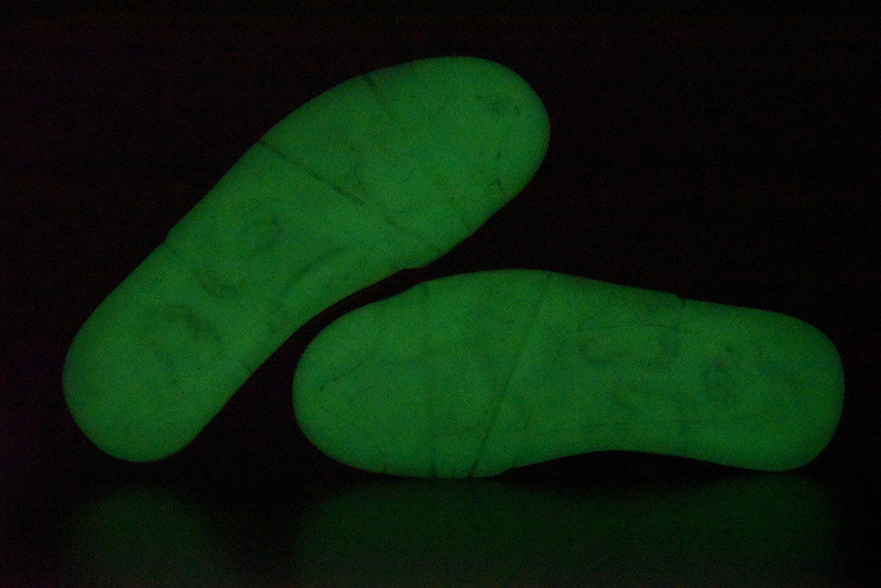 air jordan 4 retro kaws "kaws" 930155-003