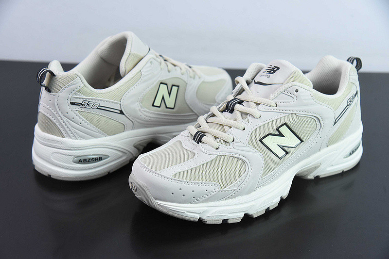 NEW BALANCE SNEAKER