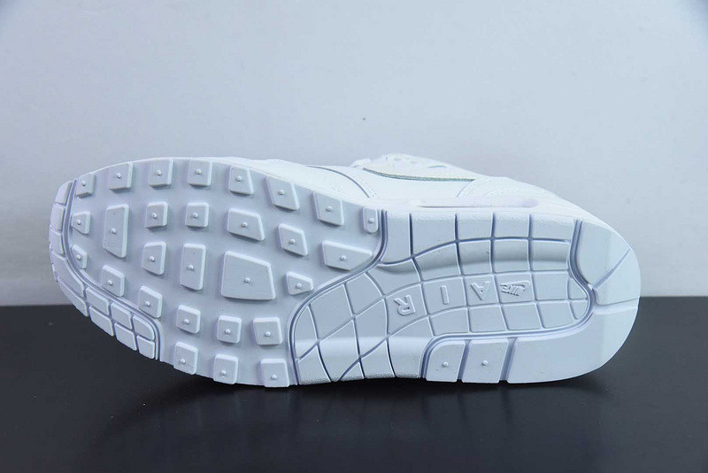 Nike x Supreme Air Max 1