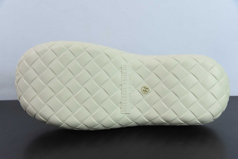 Bo*te*ga ve*ne*ta slide