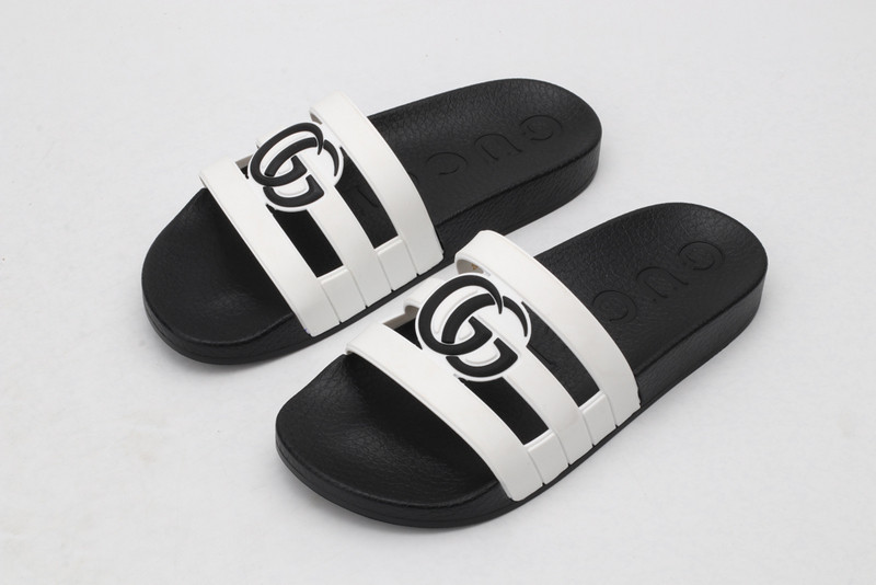 g*u*i sandals