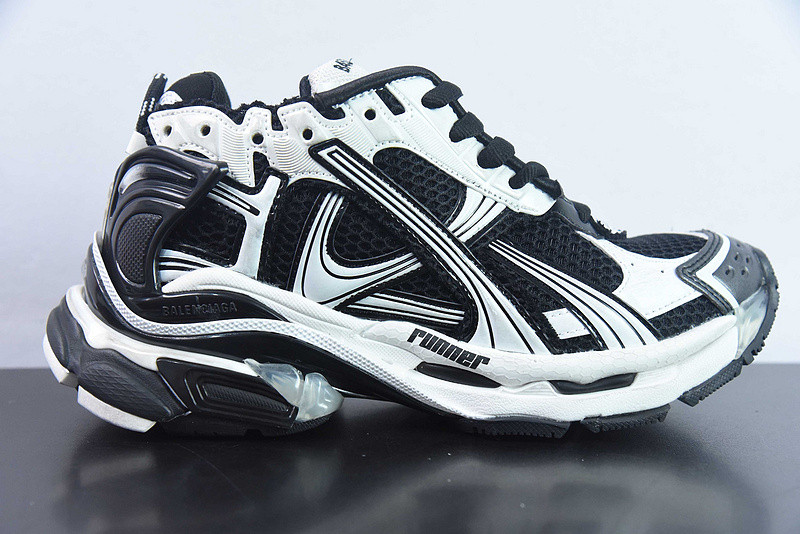 Ba*len*cia*ga runner sneaker