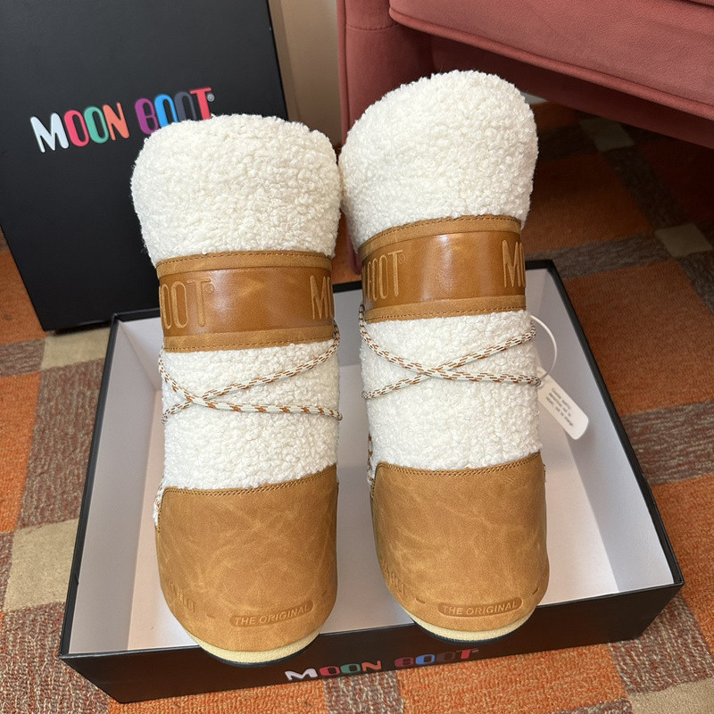 mOON bOOT