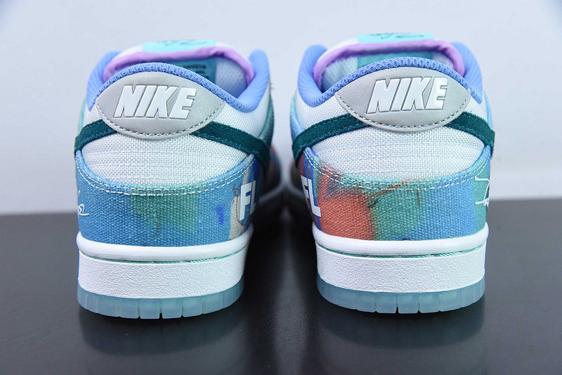 futura laboratories x nike dunk low sb
