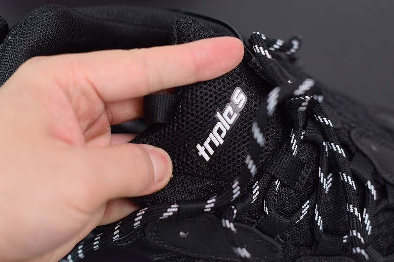 bc triple s trainer 541624 w09oa 0829