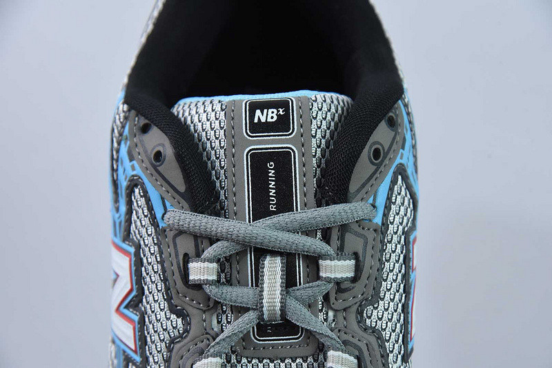NEW BALANCE SNEAKER