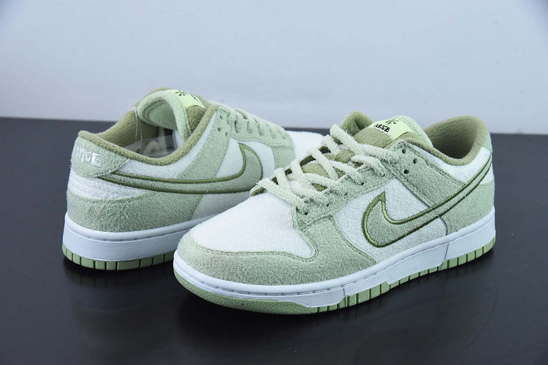 nike dunk low se fleece pack honeydew (w) dq7579-300