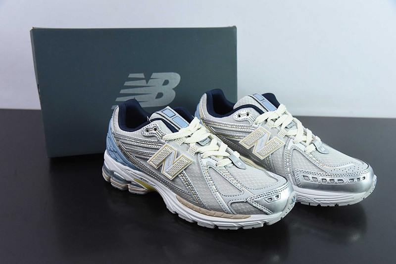 NEW BALANCE SNEAKER